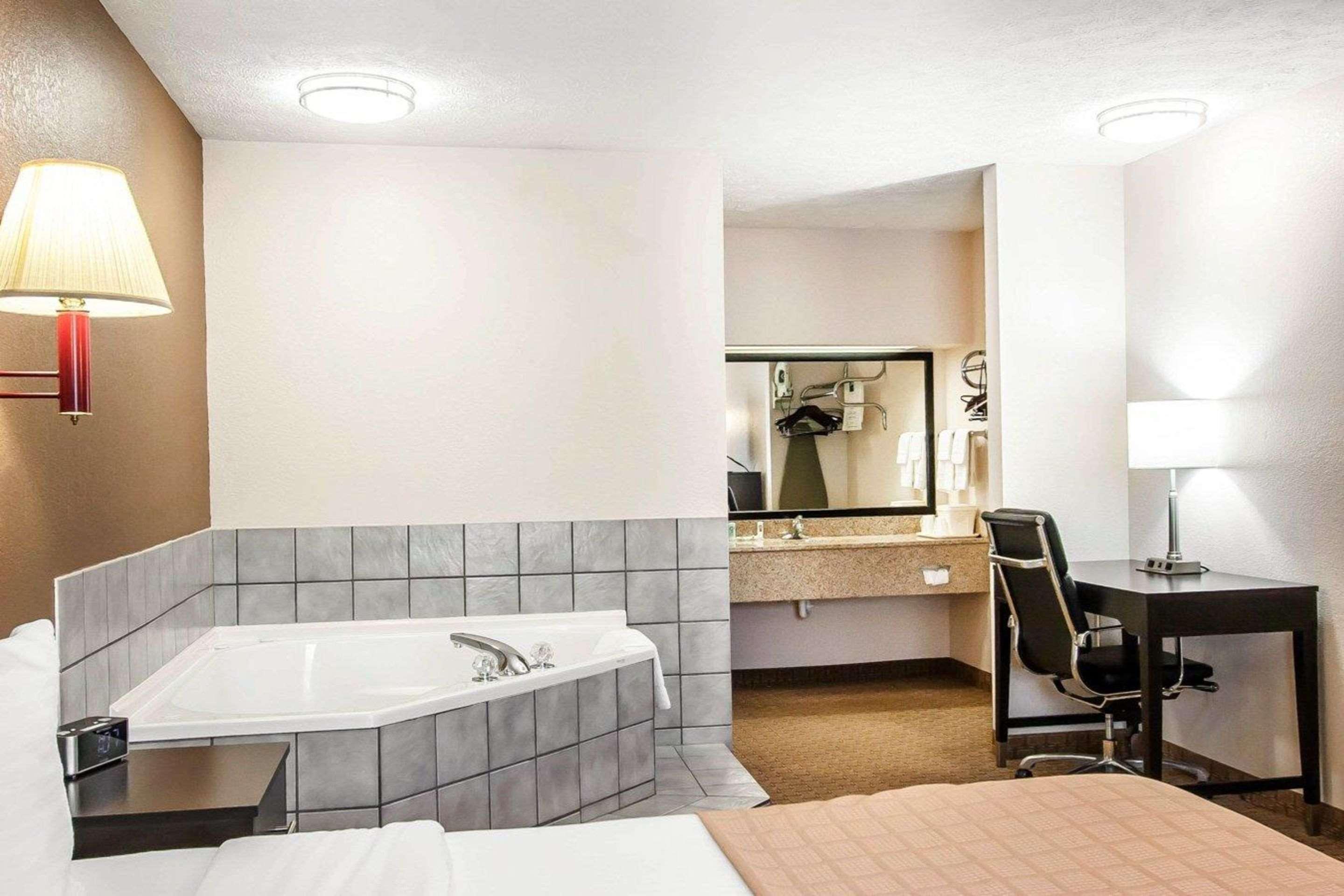 Quality Inn Savannah South Екстериор снимка